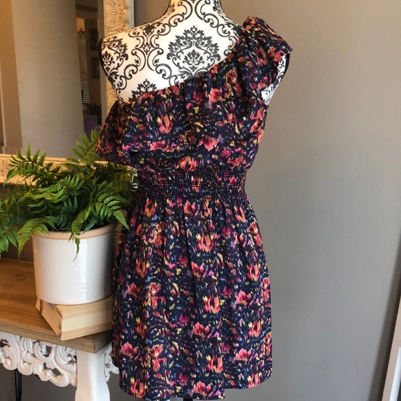 𝘓𝘪𝘱𝘴𝘵𝘪𝘤𝘬 𝘥𝘳𝘦𝘴𝘴 - Picture 3 of 8